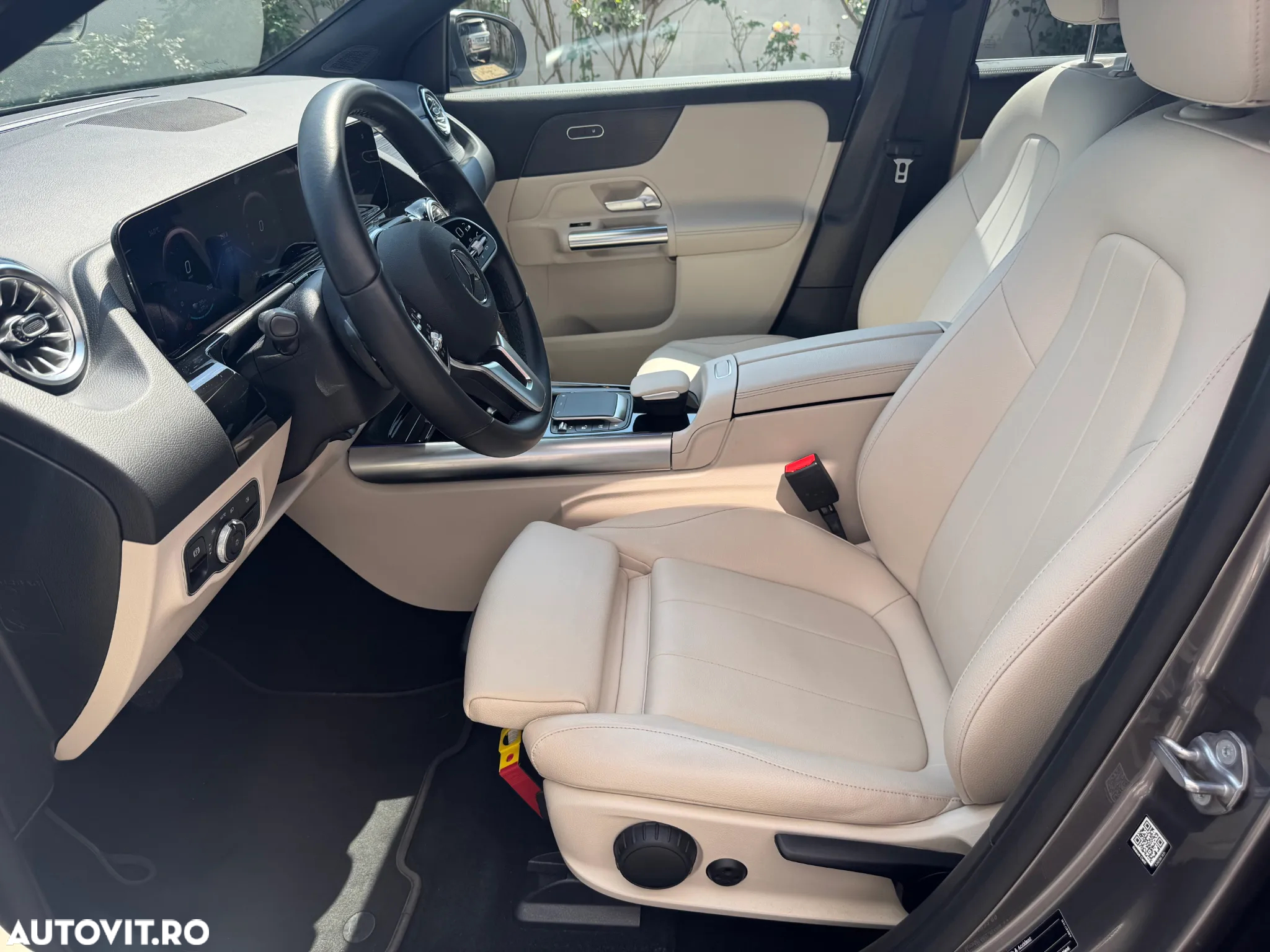 Mercedes-Benz EQA 300 4MATIC - 11
