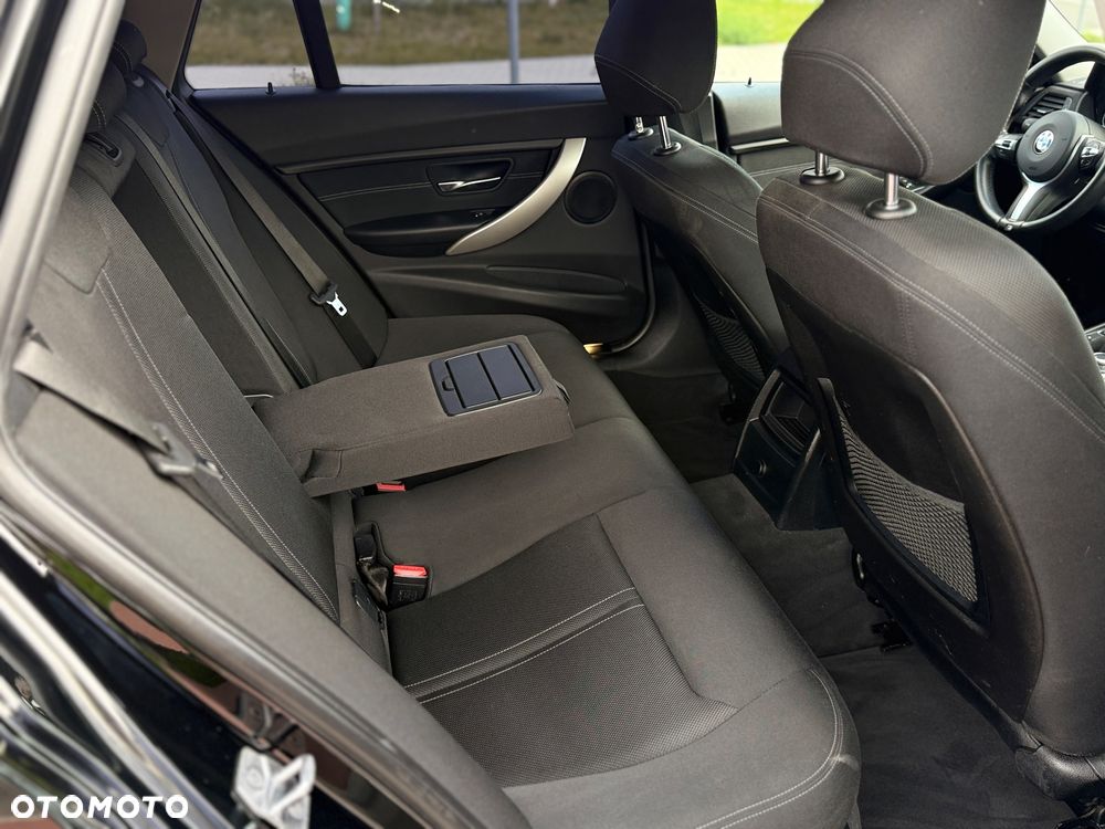 BMW Seria 3 320d Efficient Dynamics Sport Line - 17