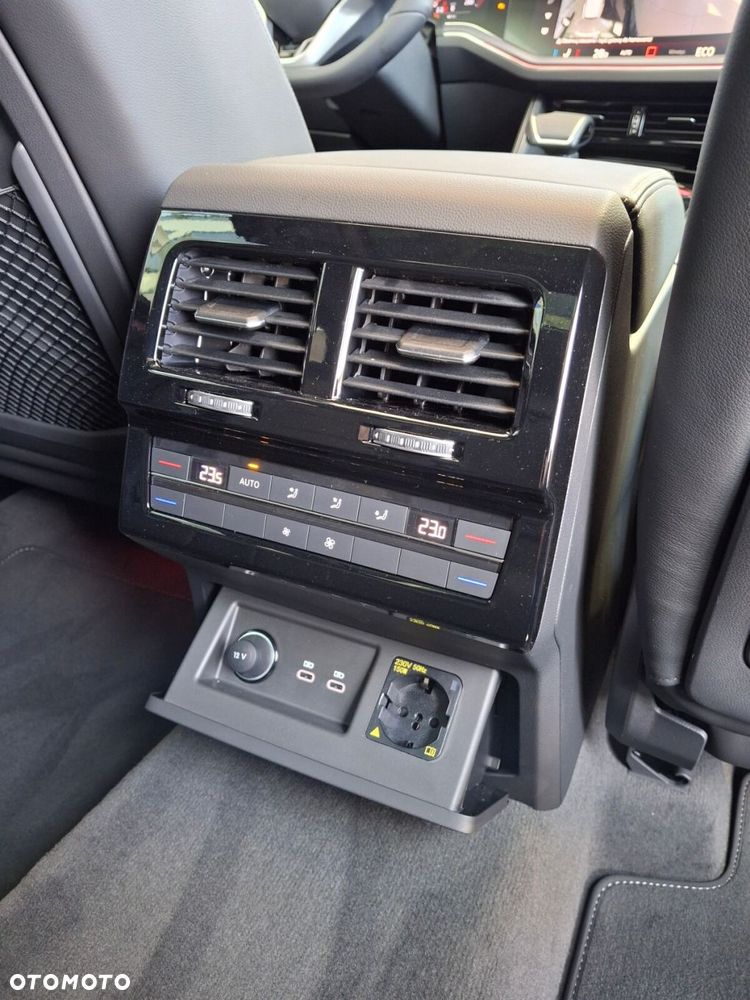 Volkswagen Touareg 3.0 V6 TDI 4Motion R-Line Final Edition - 26