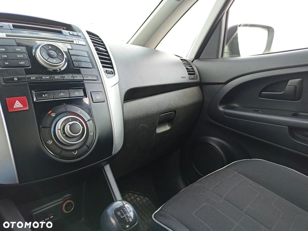 Kia Venga - 13