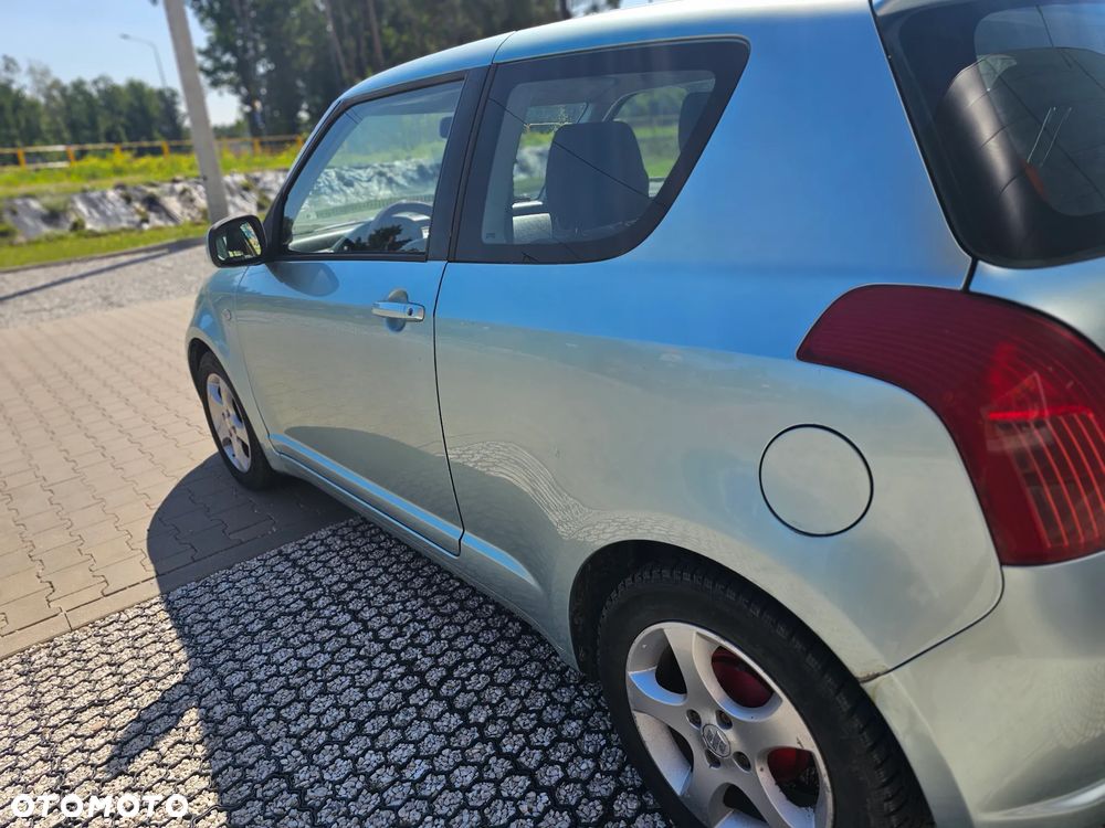 Suzuki Swift 1.3 DDiS 16v GLX - 31