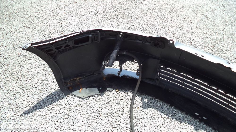 Para-choques VW GOLF 5 com esguichos de farol ano 2005  (ORIGINAL) ver fotos - 3