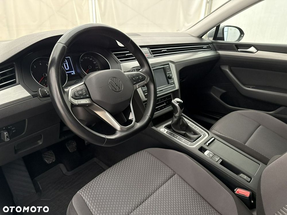 Volkswagen Passat - 14