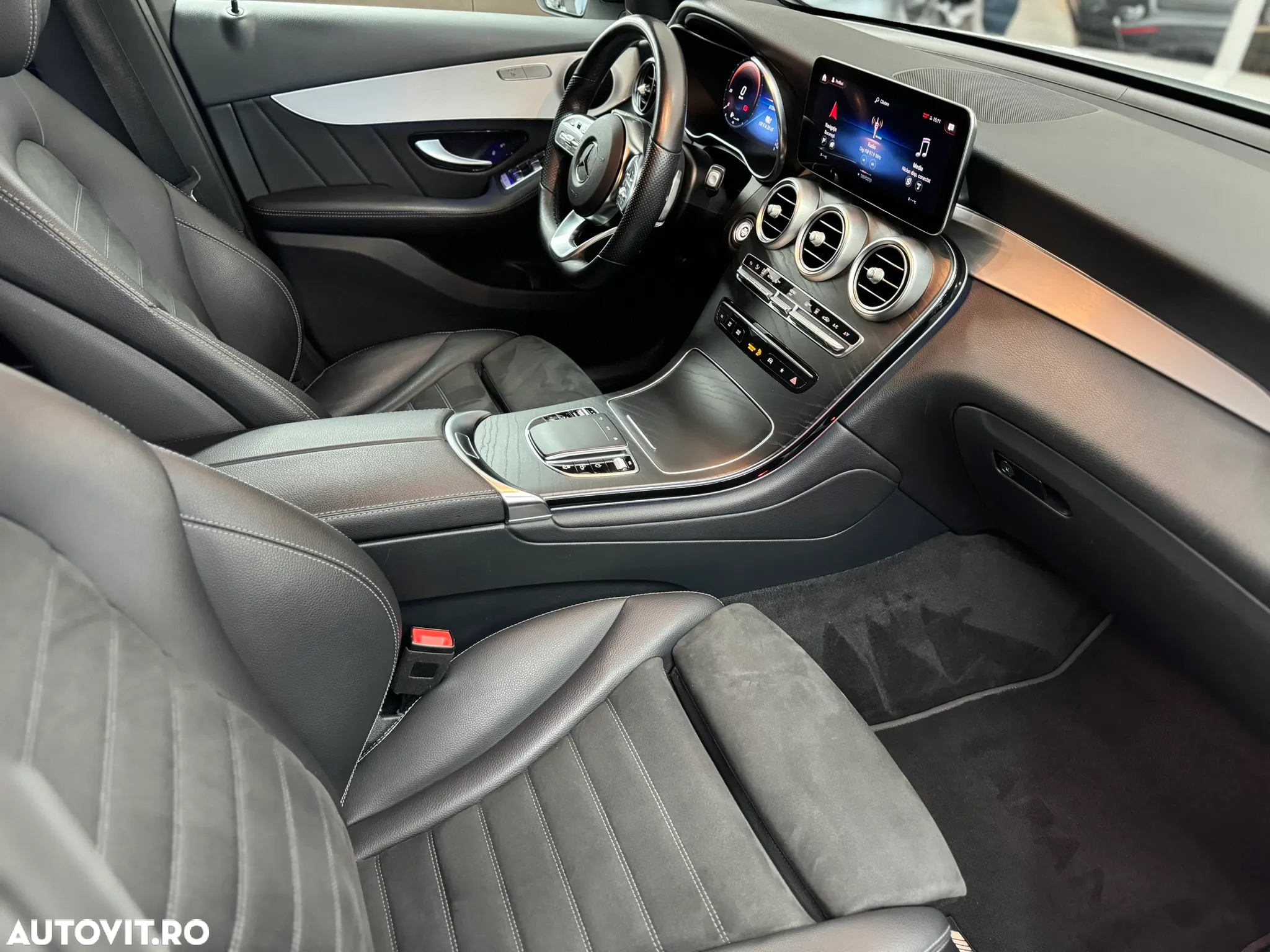 Mercedes-Benz GLC 300 e 4MATIC - 28