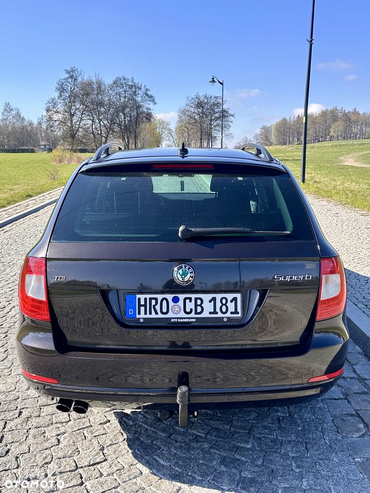 Skoda Superb 2.0 TDI DSG Exclusive - 8