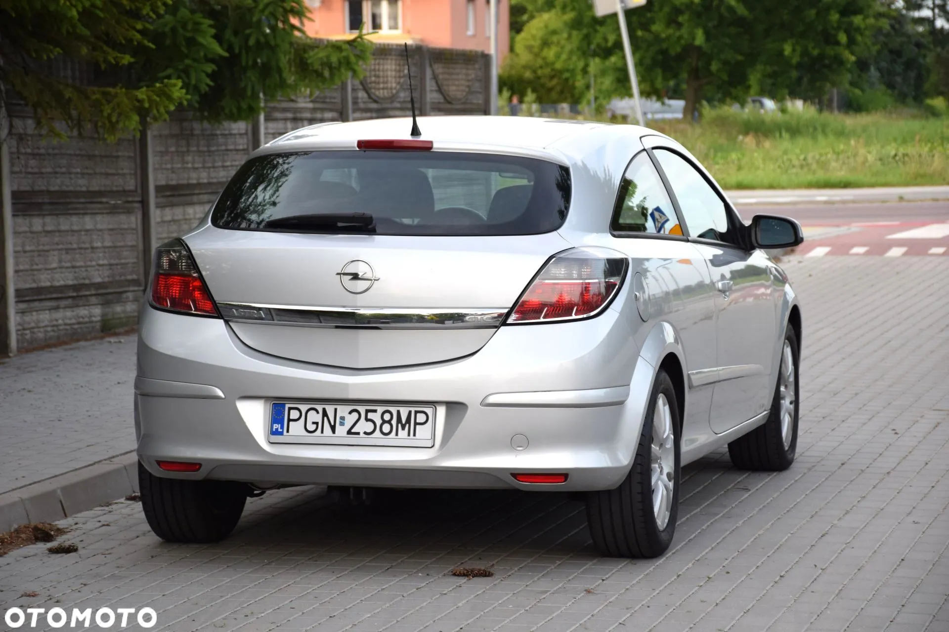 Opel Astra III GTC 1.6 Cosmo - 7