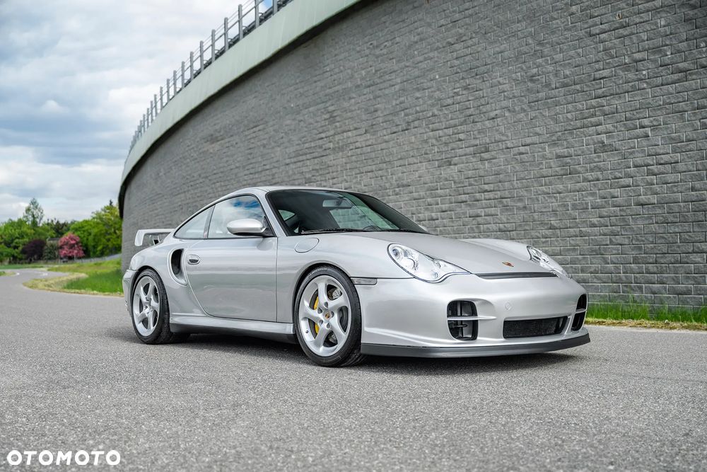 Porsche 911 GT2 - 1