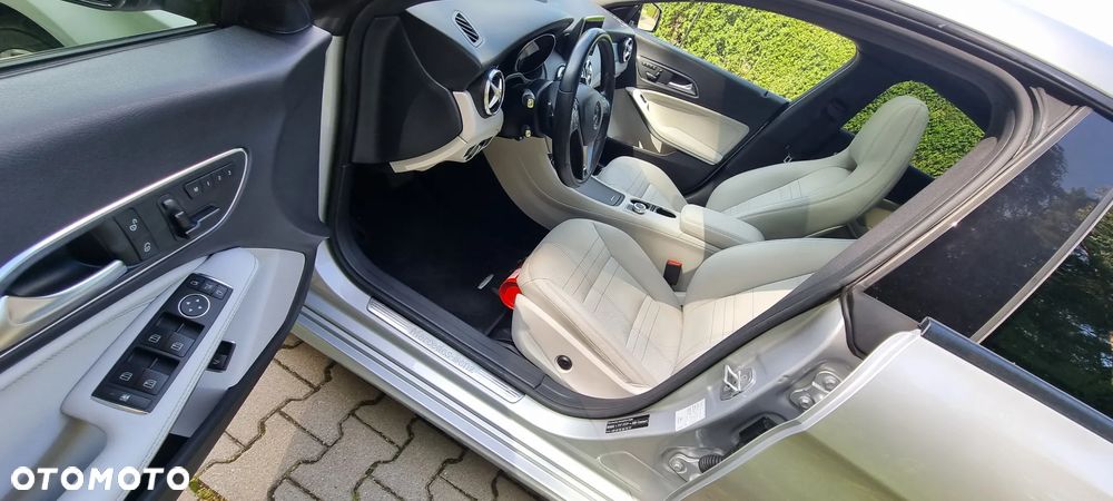 Mercedes-Benz CLA 200 7G-DCT Urban - 33
