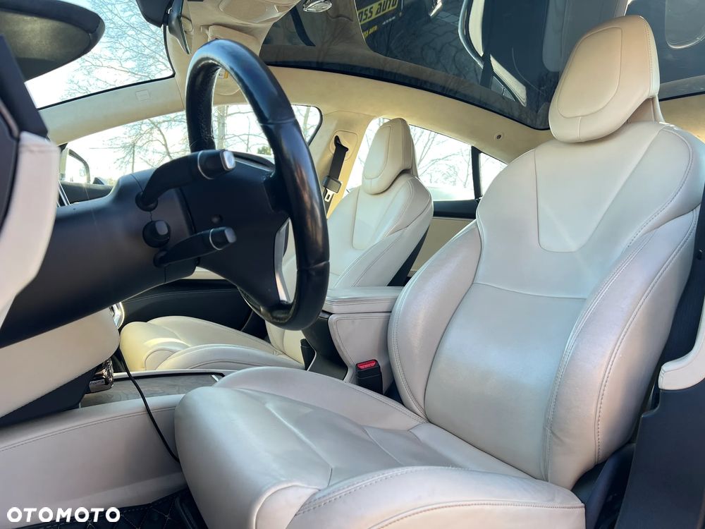 Tesla Model S - 15