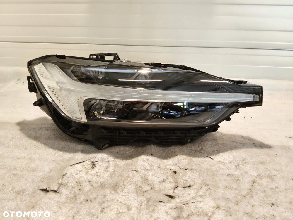 Volvo XC60 LIFT FULL LED PRZÓD STRONA PRAWA 32342507 - 1
