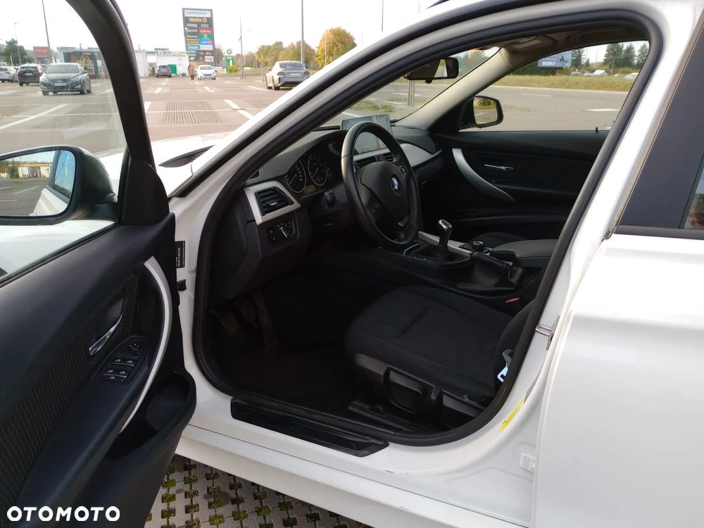 BMW Seria 3 318i - 24