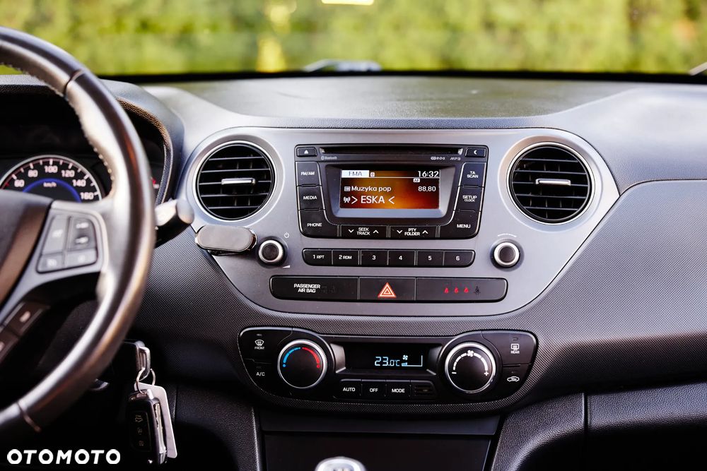 Hyundai i10 1.2 Fifa World Cup Edition - 19