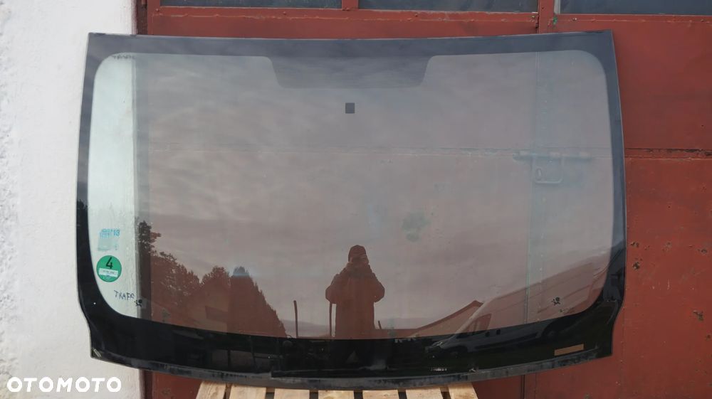 Renault Trafic II Opel Vivaro Nissan Primastar 2.0 DCI szyba czolowa