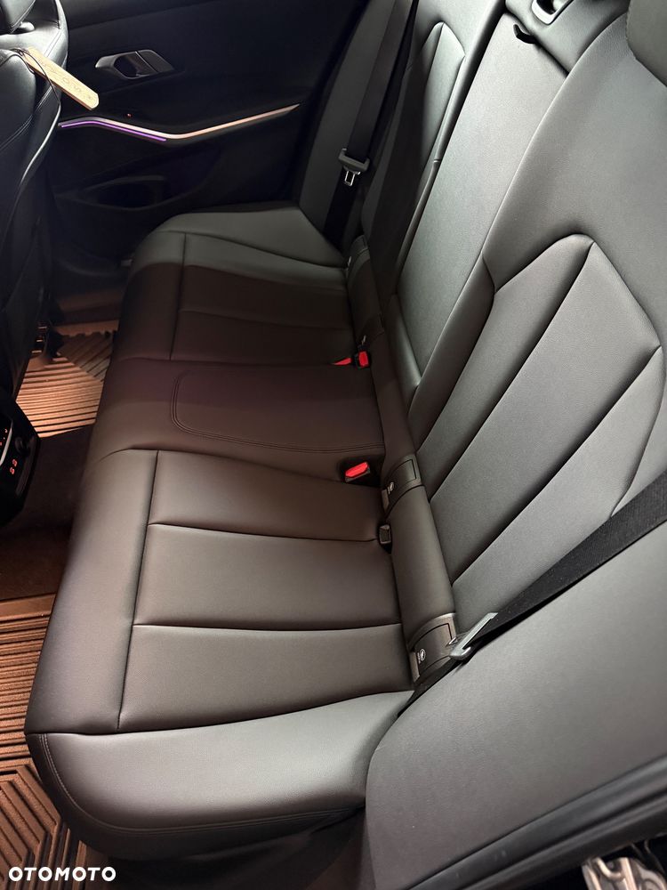BMW Seria 3 330i Luxury Line sport - 13