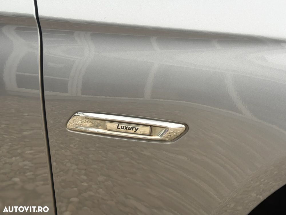 BMW Seria 5 518d Aut. Luxury Line - 36