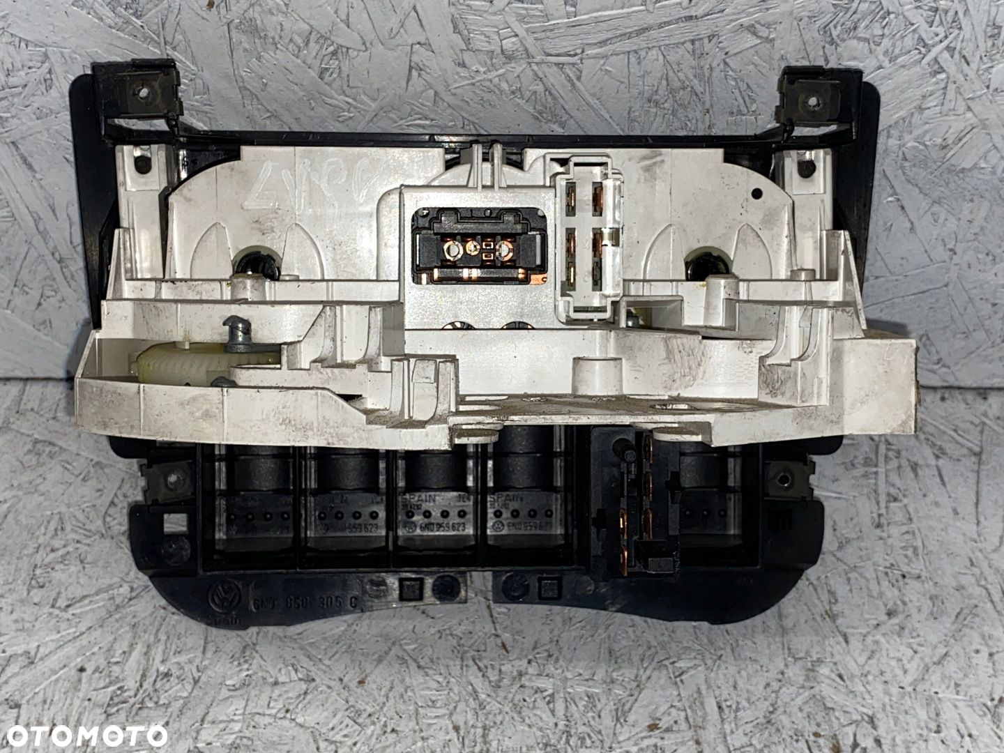 RAMKA NAWIEWU PANELU PRZYCISKI VW POLO 6N LUPO GOLF IV 6N0858305C - 7
