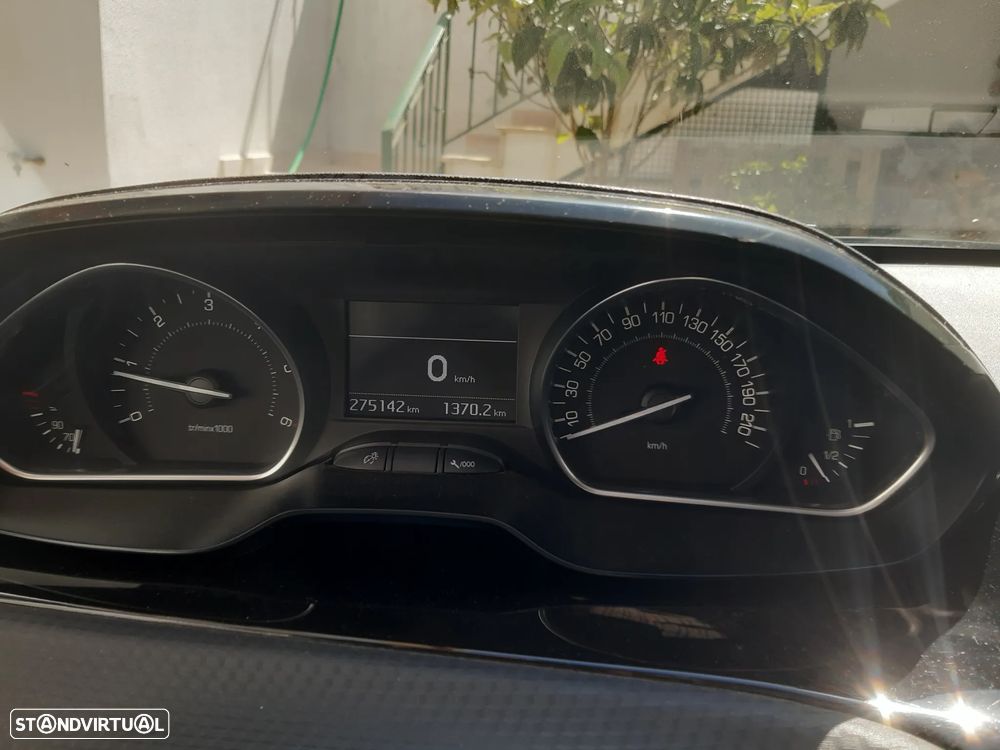 Peugeot 2008 1.6 BlueHDi Style - 7