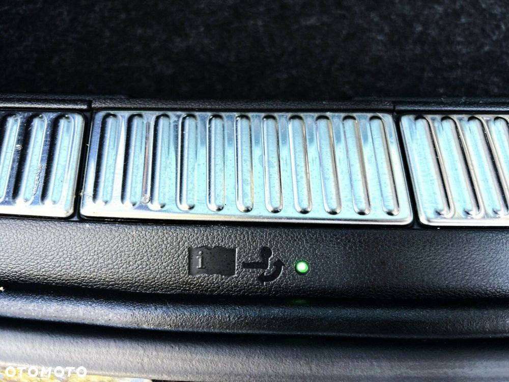 Skoda Superb 2.0 TDI SCR Style DSG - 38