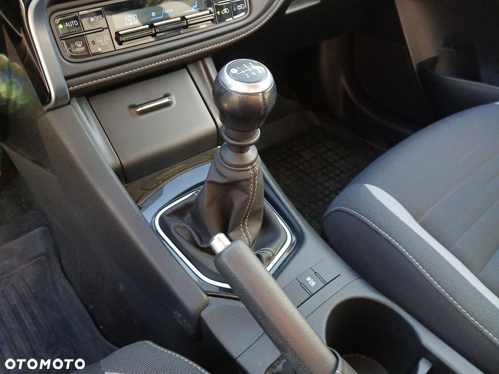 Toyota Auris 1.6 Premium Comfort - 31
