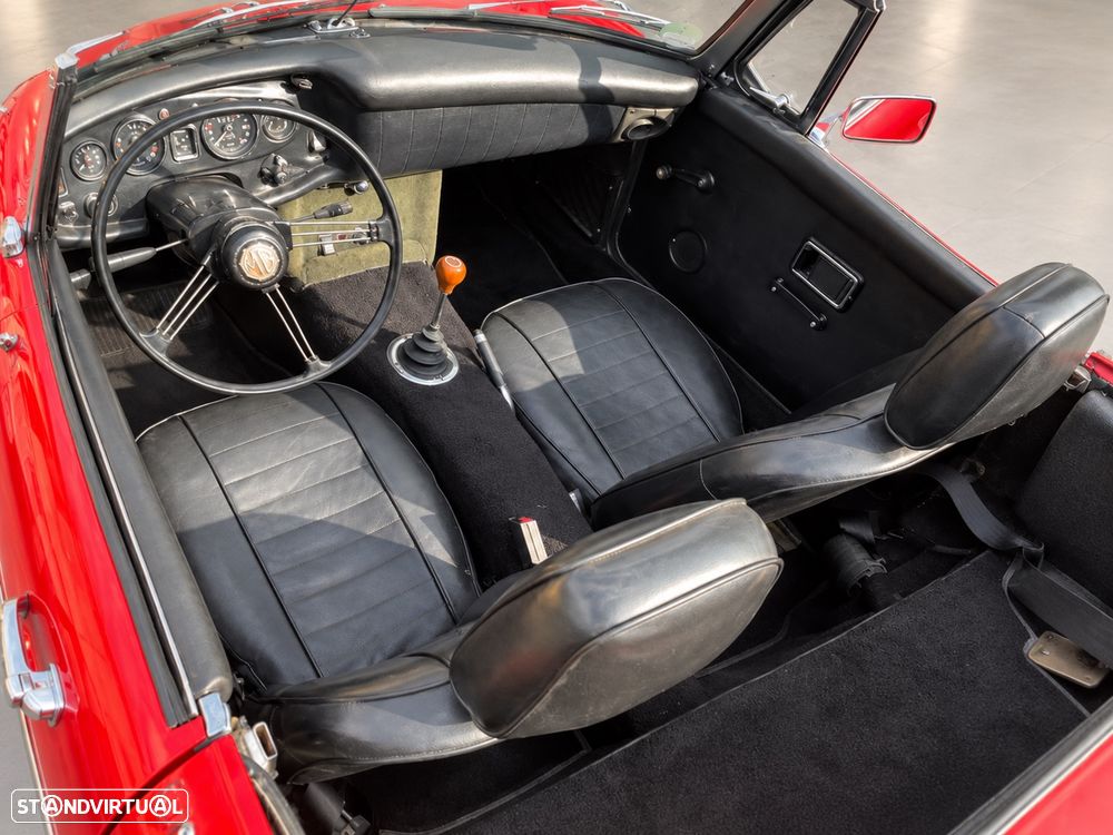 MG MGB - 11