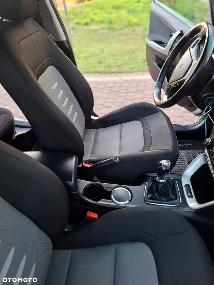 Kia Ceed 1.6 GDI Fifa World Cup Edition - 14