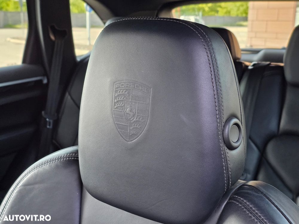 Porsche Cayenne Platinum Edition - 16