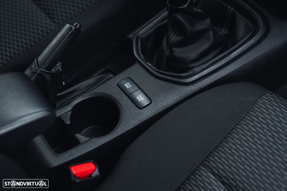 Toyota Hilux 2.4 D-4D 4WD CD CH - 18