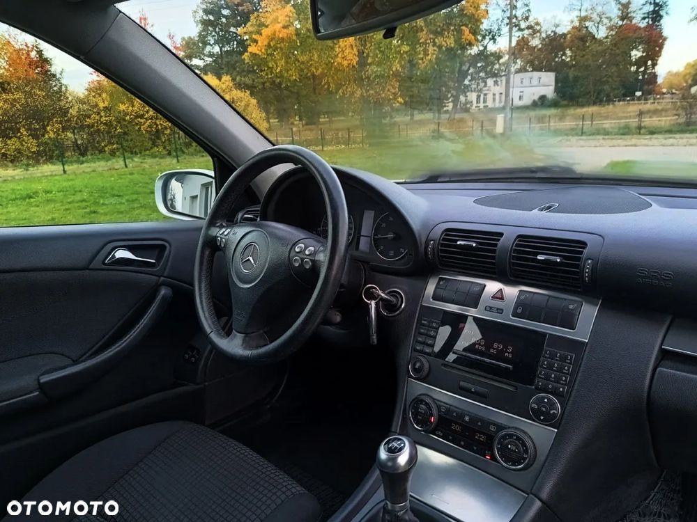 Mercedes-Benz C-Class 2006 photo 5