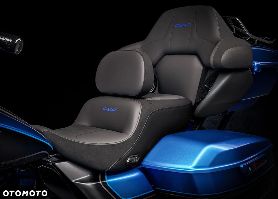 Harley-Davidson CVO Street Glide - 11