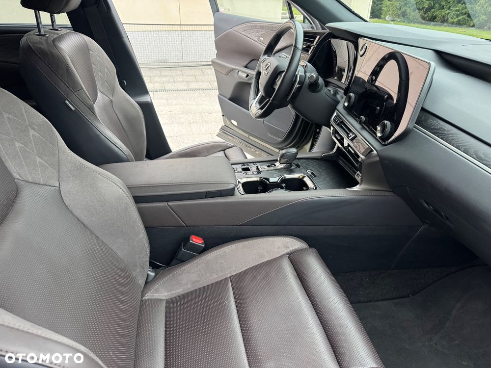Lexus RX 450h+ Omotenashi - 7