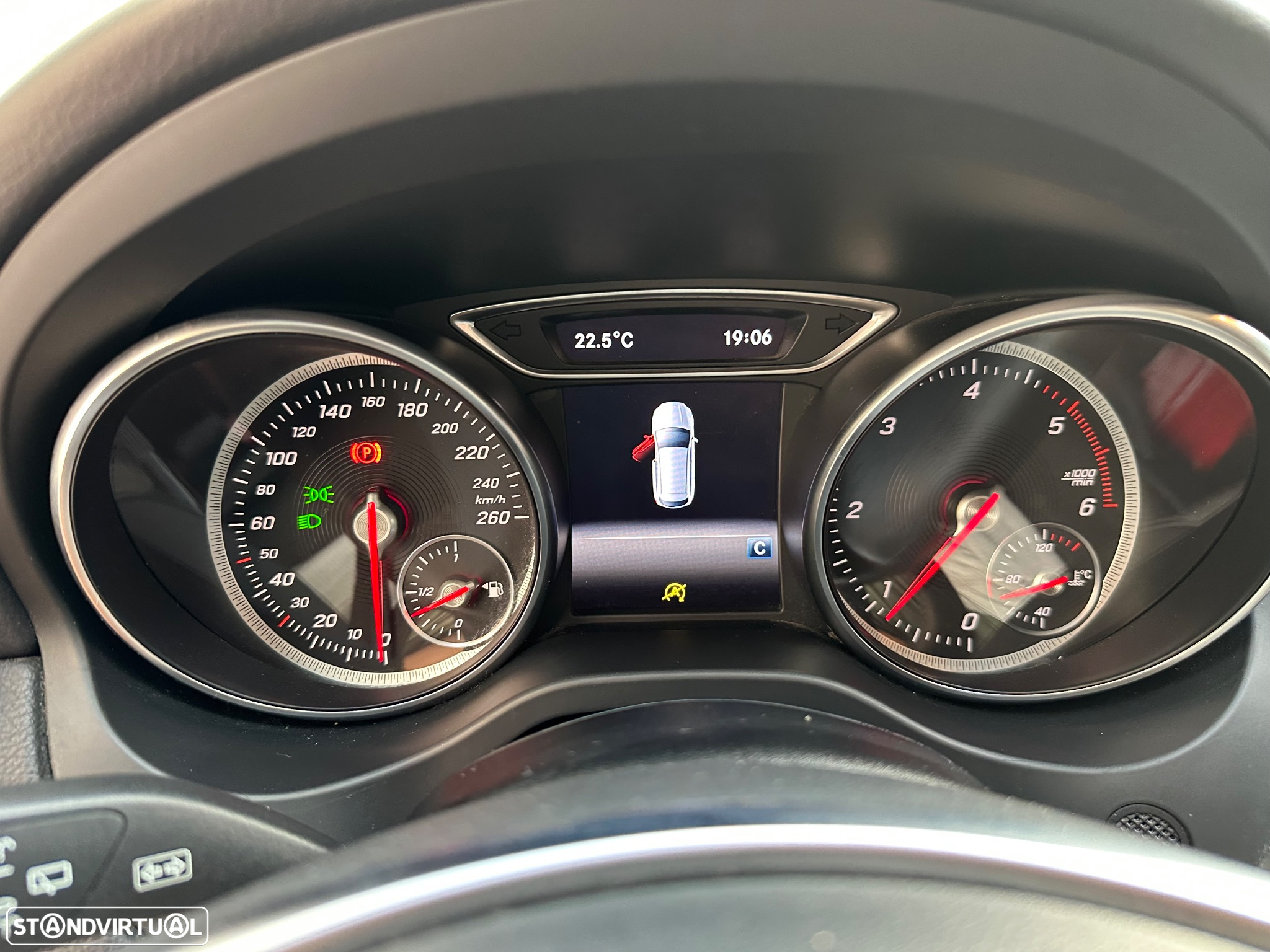 Mercedes-Benz CLA 180 d Shooting Brake AMG Line - 13