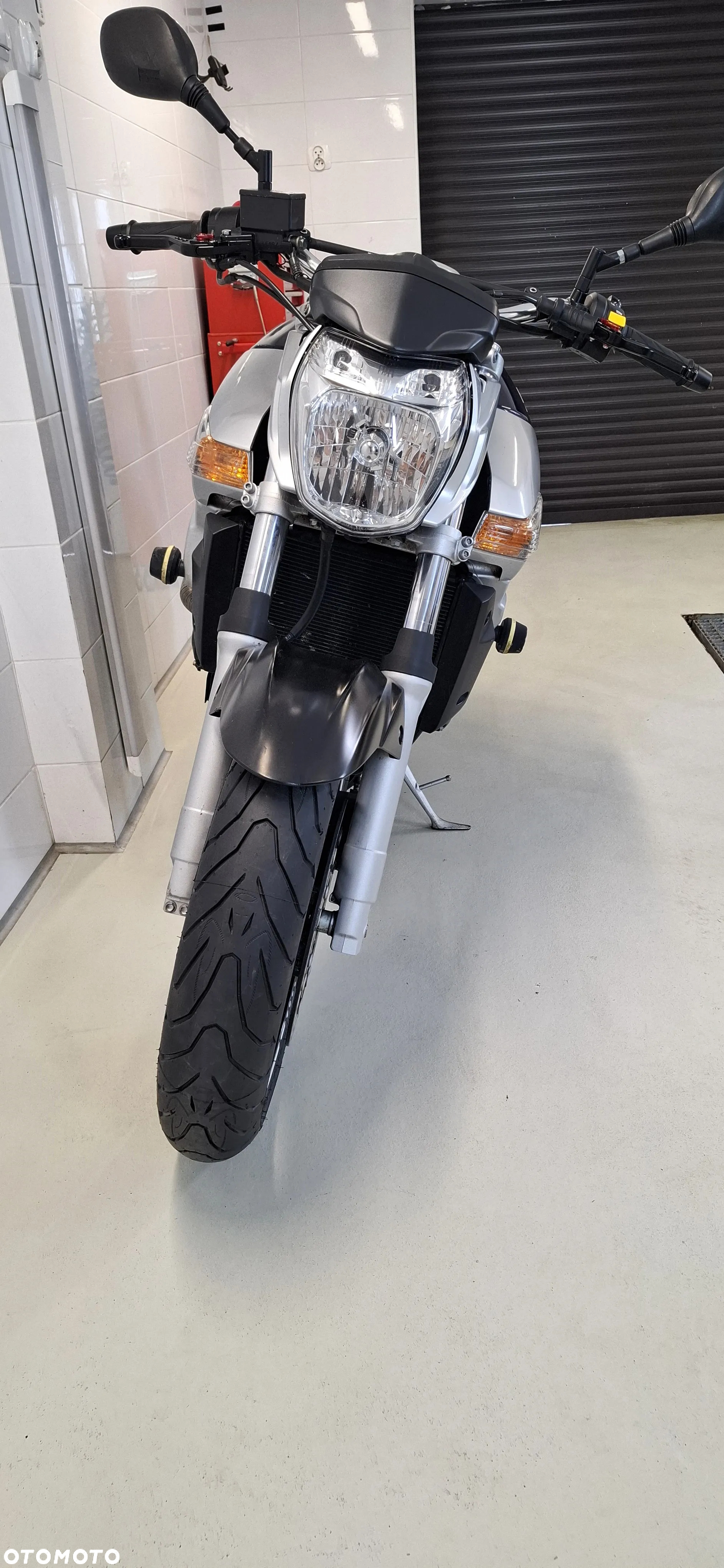 Suzuki GSR - 9