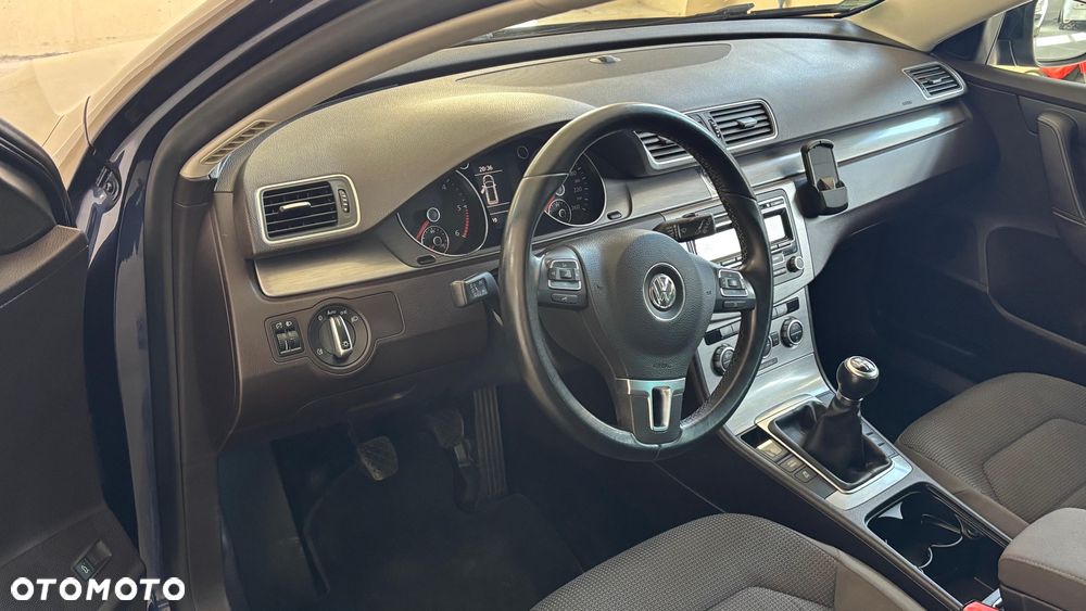 Volkswagen Passat 1.6 TDI BlueMotion Technology Highline - 19