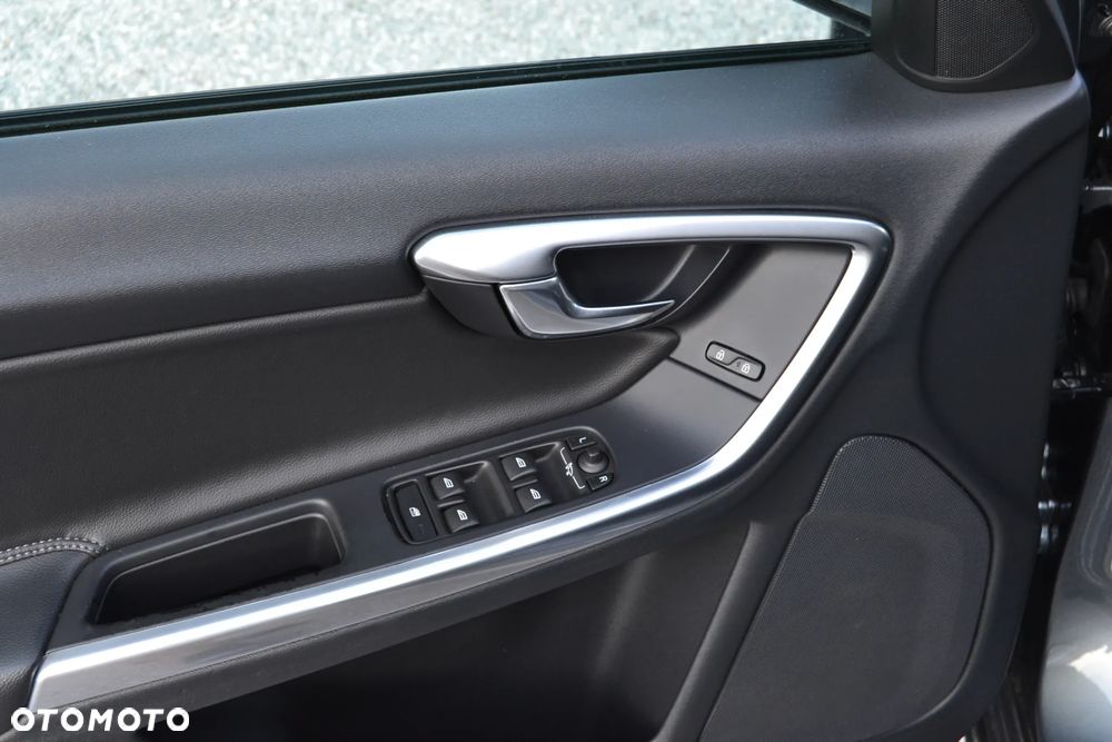 Volvo V60 Cross Country D4 Drive-E Momentum - 32