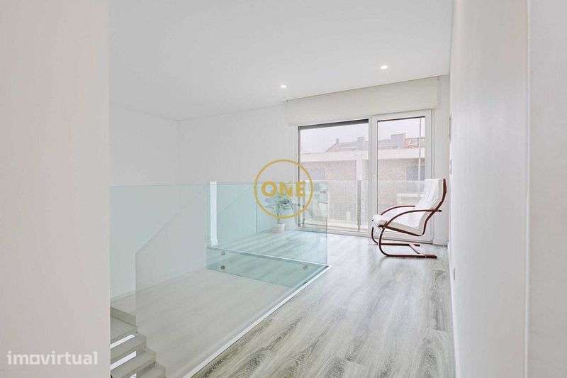 Moradia T4 com 262m2 - Grande imagem: 2/6