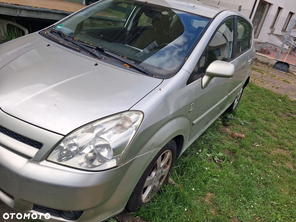 Toyota Corolla Verso - 10