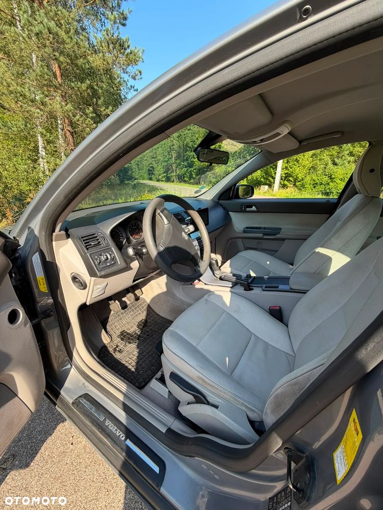 Volvo S40 1.6 - 8