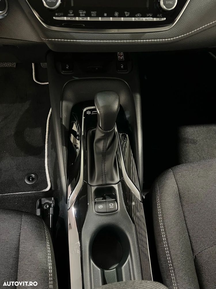 Toyota Corolla 1.8 HSD Business - 19