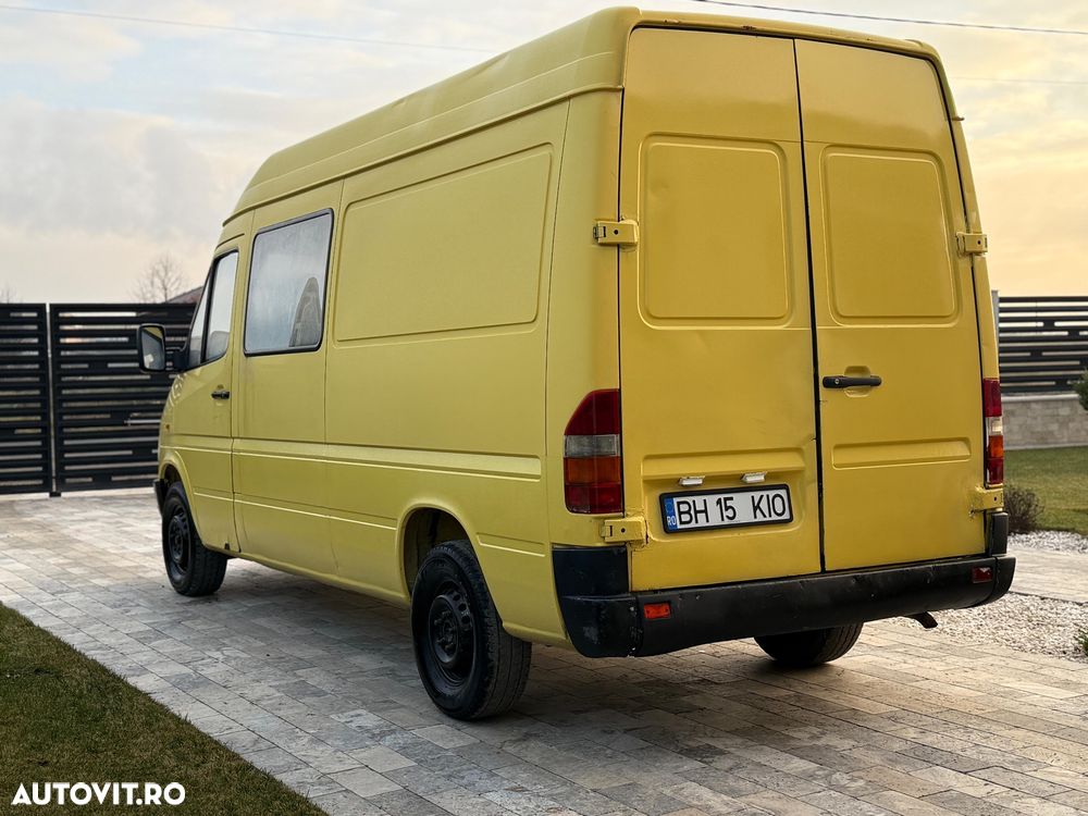 Mercedes-Benz 208 - 4