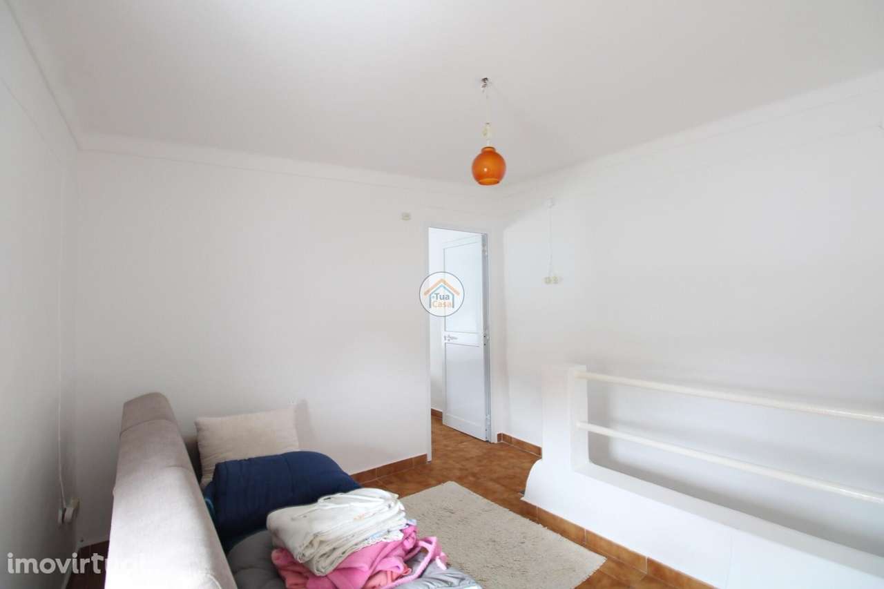 Arrendamento Moradia T1 totalmente recuperada localizada na Vila de Re - Grande imagem: 3/8