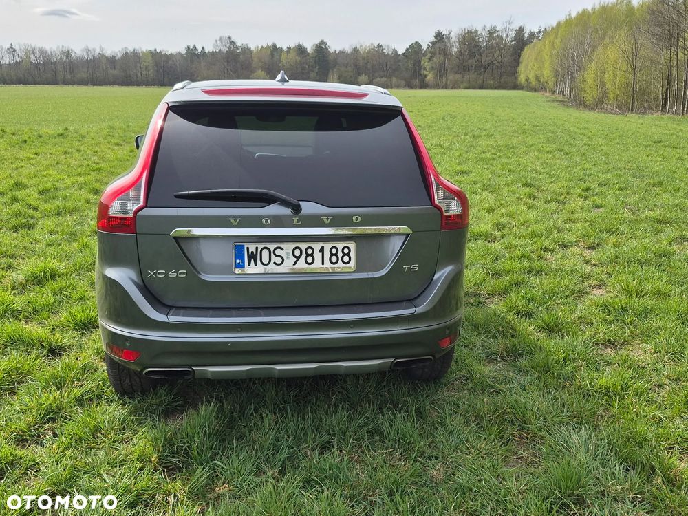 Volvo XC 60 T5 AWD Geartronic Momentum - 12