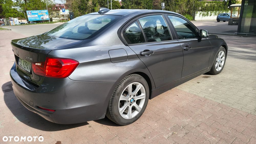 BMW Seria 3 328i xDrive - 8