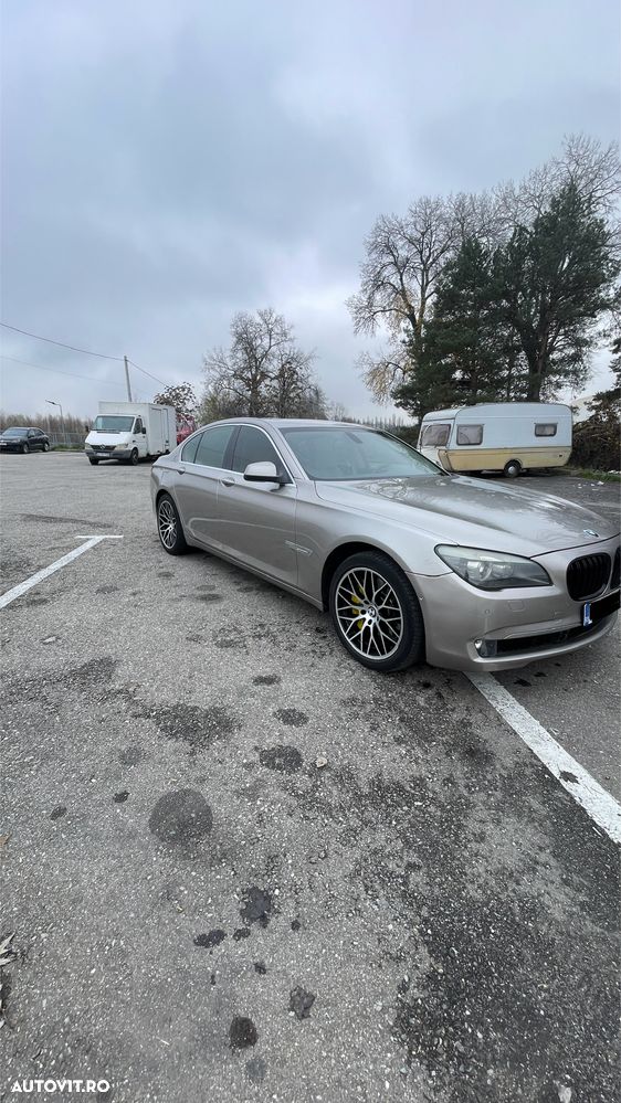 BMW Seria 7 750i Aut. - 3