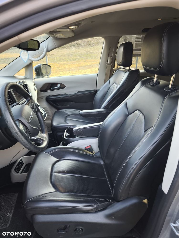 Chrysler Pacifica - 14