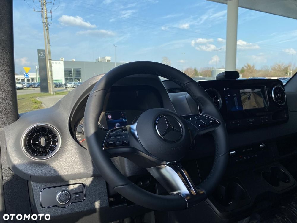 Mercedes-Benz Sprinter - 10