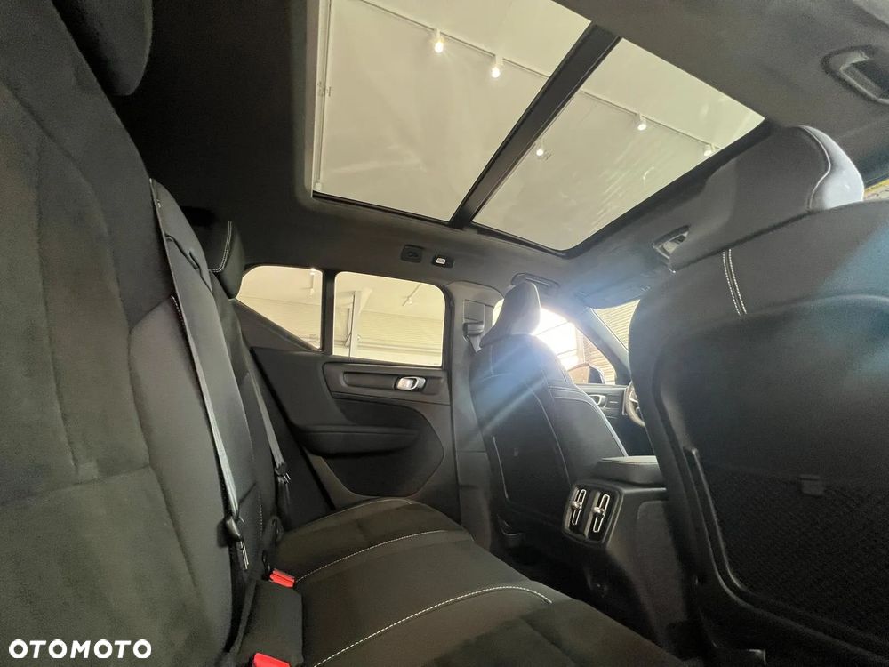 Volvo XC 40 B4 B AWD DKG Ultimate Dark - 23