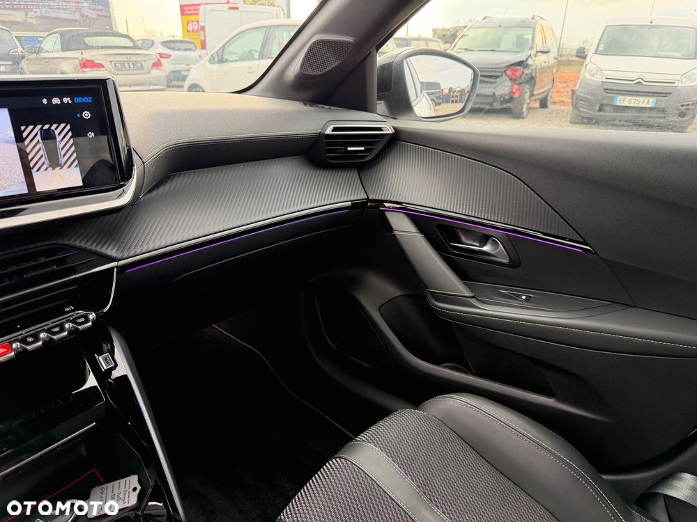 Peugeot 208 1.2 mHEV GT - 17