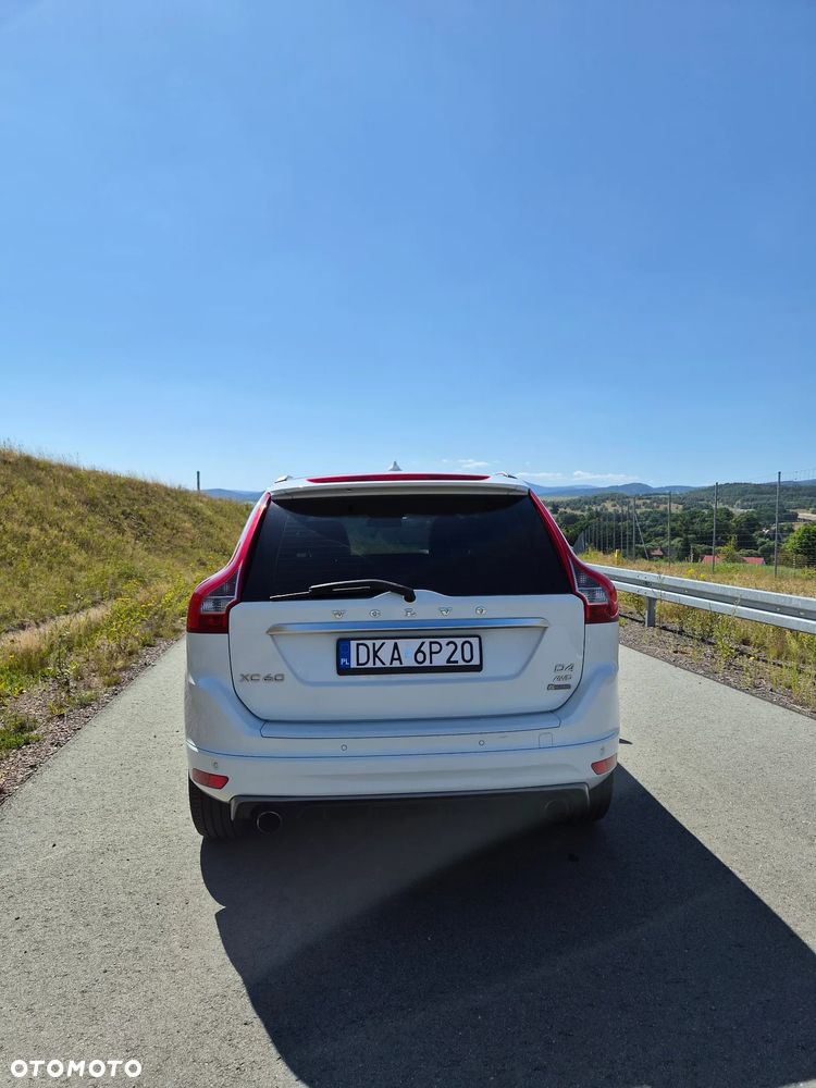 Volvo XC 60 D4 AWD R-Design Momentum - 4