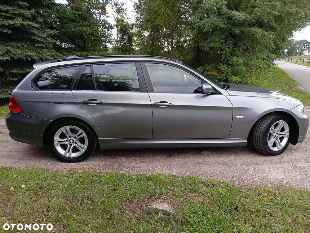 BMW Seria 3 318d DPF Touring - 6