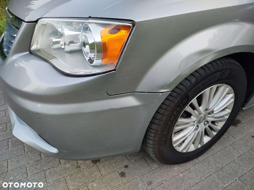 Chrysler Town & Country 3.6 Limited - 19
